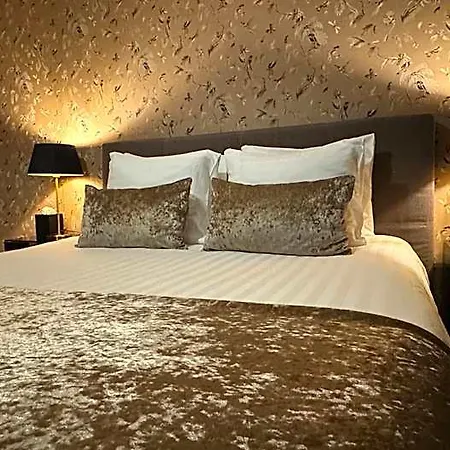 Canal House The Tannery 4*