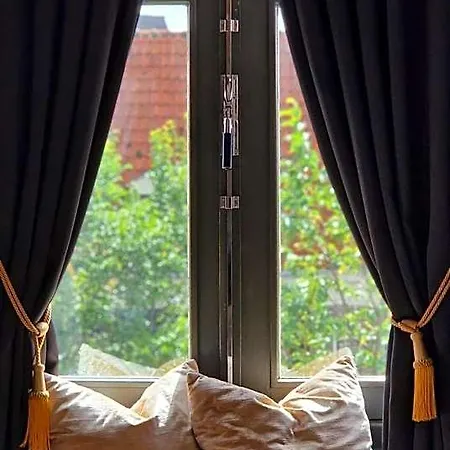 Canal House The Tannery 4*